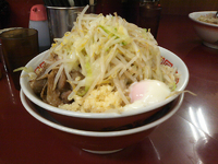 「小ラーメン+賄い+温泉玉子（650円+200円+サービス）」@ラーメン二郎 相模大野店の写真
