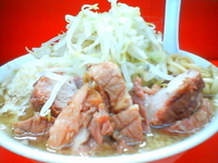 「豚入ラーメン/ヤサイチョイ多め・ニンニク （￥750）」@ラーメン二郎 松戸駅前店の写真