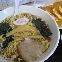 「ラーメン（大盛）&ギョーザ 900円」@神社ラーメン 峰英軒の写真