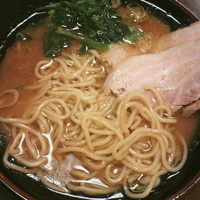 「とんこつ醤油らあめん・並（硬め/普通/多め）¥700」@上田らあめん はちの写真