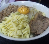 「汁なし （ヤサイ ニンニク） 780円」@らーめん豚喜の写真