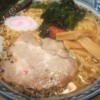 「梅塩らーめん（中太麺・大盛（ランチタイム大盛無料）） ￥880」@麺屋 せんりの写真