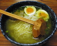 「軍鶏ラーメン（軍鶏の味玉トッピング+150円）=950円」@軍鶏家の写真