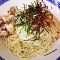 「にぼ油そば¥650 チャーシュ3枚¥0（携帯クーポン）はドコデス」@煮干し豚骨らぁめん専門店 にぼ②にし田の写真