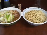 「小ラーメン+つけ麺（650円+150円）」@ラーメン二郎 めじろ台法政大学前店の写真