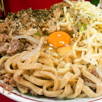 「汁無し￥750  （太麺・ヤサイ・ニンニク・タマネギマシマシ）」@ラーメン 麺徳 東陽町店の写真