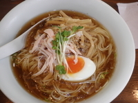 「冷たいらーめん・大盛（800円）ミニ鶏塩めし（150円）」@らーめん 三福の写真