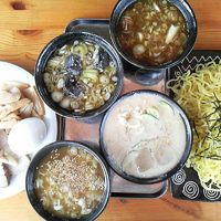 「冷しラーメン（麺硬め）+半玉+チャーシュー1枚+麺2玉」@らーめん大吉の写真