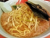 「醤油ネギラーメン」@ラーメン山岡家 谷田部店の写真