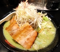 「塩緑鶏+切落し焼豚 【750円+100円】」@麺や三笑 つばさの写真