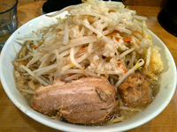 「三郎（ニンニクあり、ヤサイアブラちょいマシ）680円」@七人の侍の写真