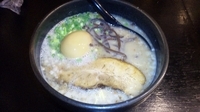 「九州とんこつ半熟味玉子らぁめん（細麺）」@どんきさろくの写真