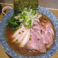 「（醤油）芳醇香味そば 750円 + ミックスチャーシュー 240」@麺屋 一燈の写真