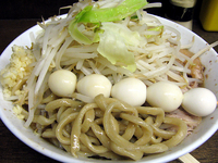 「小らーめん（ヤサイニンニク）+うずらの卵@700+100」@蓮爾 さんこま店の写真