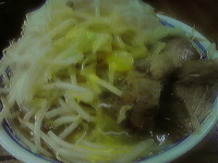 「小ラーメン（ニンニク）+生卵」@ラーメン二郎 新小金井街道店の写真