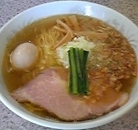 「塩ネギラーメン（750円）+煮玉子（100円）」@ラー麺専門店 こしがやの写真
