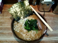 「ラーメン（680円）+麺増し（100円）油多め、麺固」@横浜家系豚骨醤油極太麺 侍 本店の写真