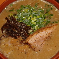 「特製醤油らーめん750円 ネギ100円 ライス320円」@韓国料理 申家の写真