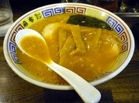 「とんこつ正油ラーメン（700円）」@麻布ラーメン 芝浦店の写真