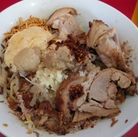 「特製まぜそば+小豚（全マシ）」@ジャンクガレッジ 東大宮店の写真