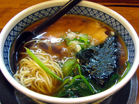 「ミニラーメン（醤油）@500」@○屋製麺店の写真