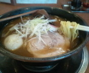 「魚だし（煮干し）らーめんー650円+味玉50円」@栄昇らーめんの写真