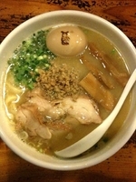 「白鶏らーめん+味玉」@鶏の穴の写真