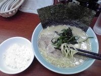 「らーめん 600円+小ライス（オープンサービス31日迄無料）」@横浜ラーメン なかむら家の写真