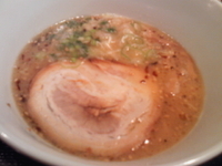 「ちゃぶ屋流豚骨ら〜めん」@ちゃぶ屋 とんこつらぁ麺 CHABUTON 池袋東口店の写真