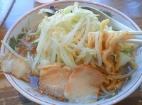 「豚骨醤油らーめん+生玉子」@ら〜めん ぽっぽっ屋 晴海トリトン店の写真