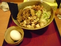 「黒カレーまぜそば」@食処 渓の写真