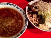 「ザル全部入り（ニンニクカラメ）」@ラーメン二郎 府中店の写真