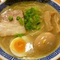 「塩そば （味付玉子トッピング）」@山勝角ふじ 新松戸店の写真