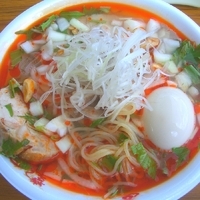 「赤い彗星 冷やし塩味（全部のせ）@Bee Hive」@お台場ラーメンパーク in静岡ホビーフェアの写真