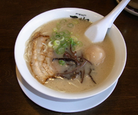 「ラーメン（並）+煮玉子」@天砲ラーメンの写真