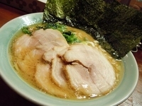 「ラーメン+チャーシュートッピング」@鶴一家の写真
