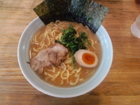 「らーめん（中）※硬め」@横浜らーめん 酒々井家 千葉店の写真