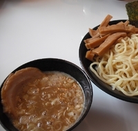 「つけめん（辛い味、大盛り）+メンマ」@麺屋 一心の写真