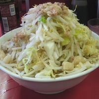 「小豚（ヤサイ、ニンニク、アブラ）+生玉」@ラーメン二郎 桜台駅前店の写真