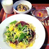 「冷やしジャージャン麺のセット （シェフのおすすめセット）」@Vulcania Restaurantの写真