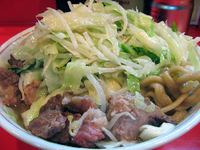 「ブタ入り+チーズ（ニンニクヤサイ）@750+100」@ラーメン二郎 府中店の写真