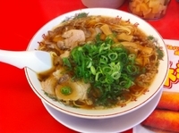 「醤油ラーメン（大） 背脂少なめ」@ラーメン魁力屋 武蔵村山店の写真