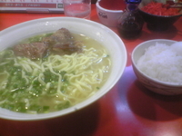 「ソーキそば+サービスライス 650円」@護佐丸の写真