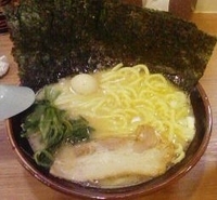 「ラーメン650円+海苔60円+半ライスサービス」@代々木商店の写真