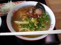 「醤油ラーメン（+シュウマイセット）」@はごろもの写真