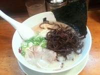 「とんこつらーめん2周年祈念￥400 +替え玉1回 +きくらげ¥1」@とんこつラーメン 博多風龍 渋谷店の写真