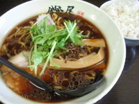 「黒らーめん 半ライス（サービス）」@らーめん 鐙屋の写真