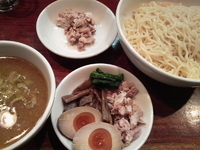 「つけ麺（味噌）+乱切りチャーシュー+味玉」@自然洞 麺舗の写真