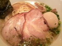 「鰮煮干し（塩）+チャーシュー（炭火）+味玉」@喜元門 本店の写真