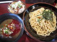 「つけめん（ネギ辛味オイル）+ミニアジアめし（800円+200円）」@豚骨ラーメン じゃぐら 高円寺店の写真